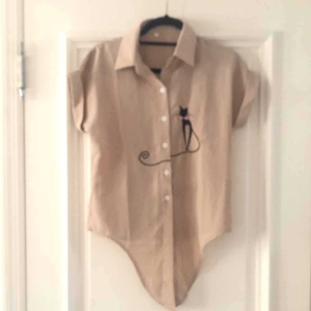 Beautiful blouse for cat lovers